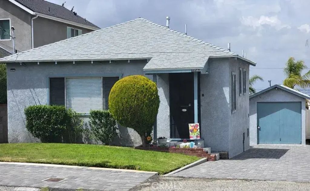 10563 Las Lunitas, Tujunga