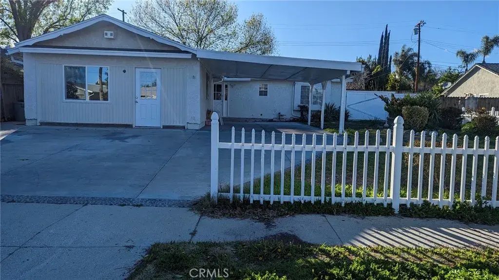 6545 Cleomoore Avenue, West Hills