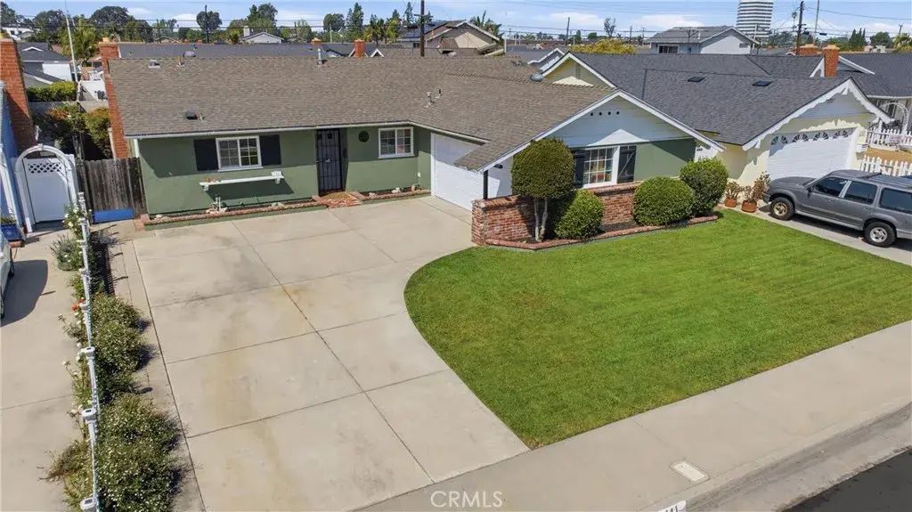 17441 Jefferson Lane, Huntington Beach