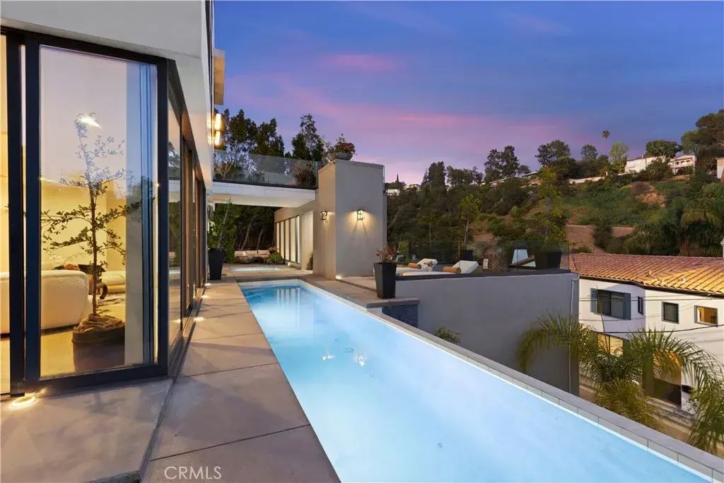 2746 Rinconia Drive, Los Angeles