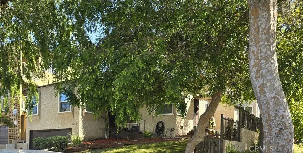 1830 Stanley Avenue, Signal Hill