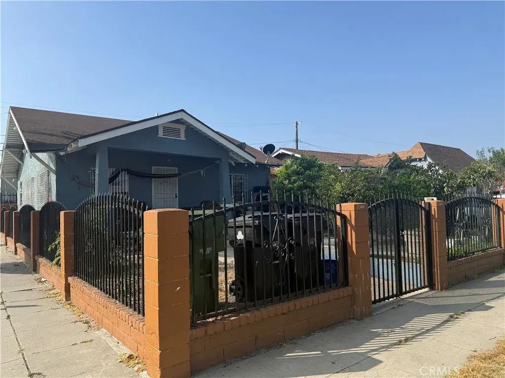 1300 W 71st, Los Angeles