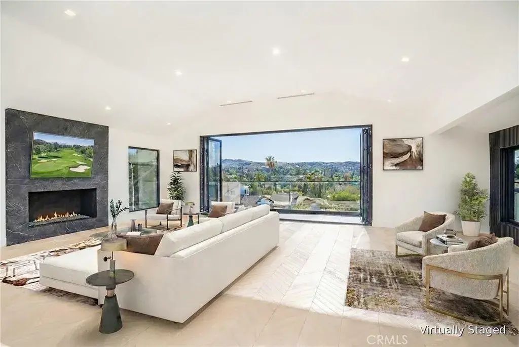 18827 Edleen Drive, Tarzana