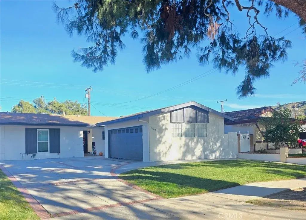 27414 Arriola, Saugus