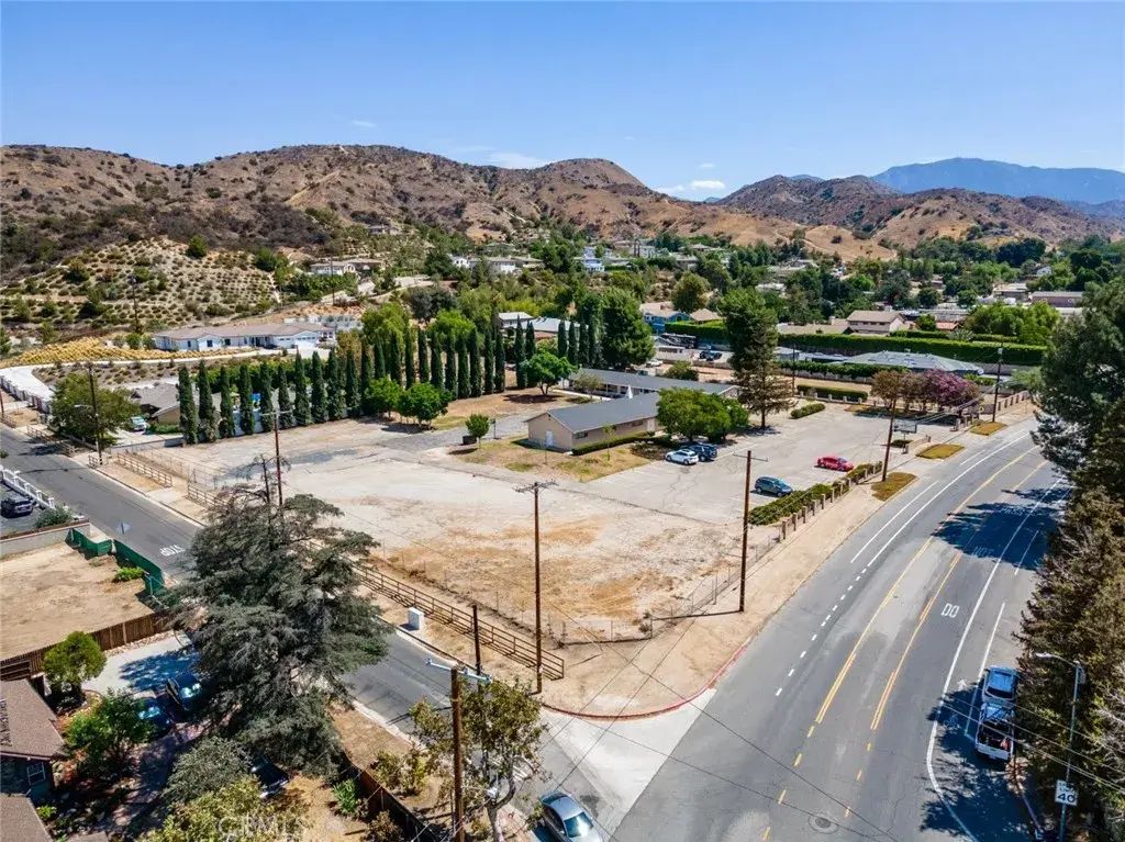 10335 La Tuna Canyon, Sun Valley