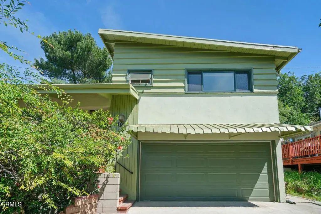 1876 Kaweah Drive, Pasadena