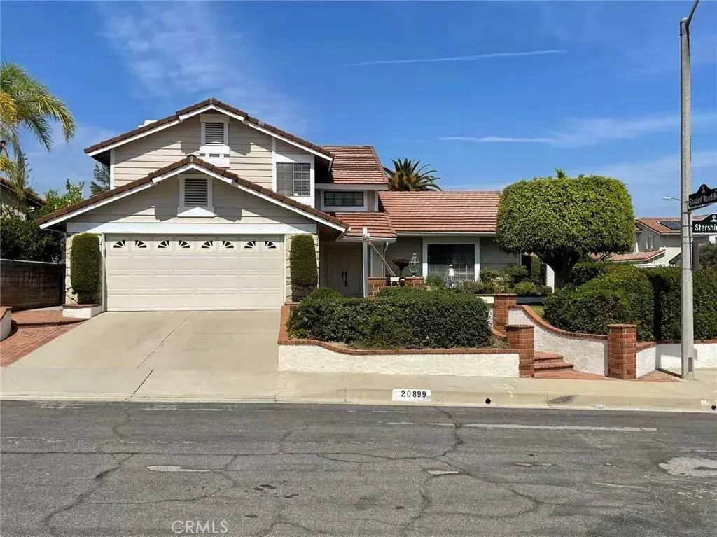 20899 Starshine, Walnut