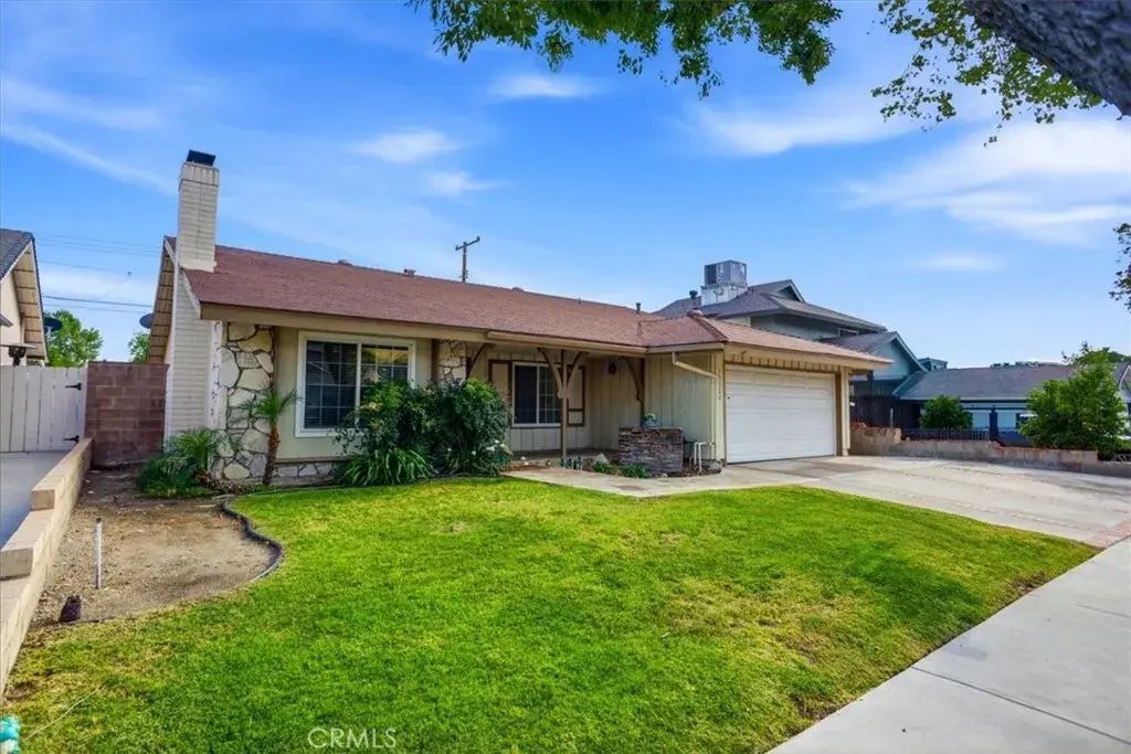 19526 Babington, Canyon Country