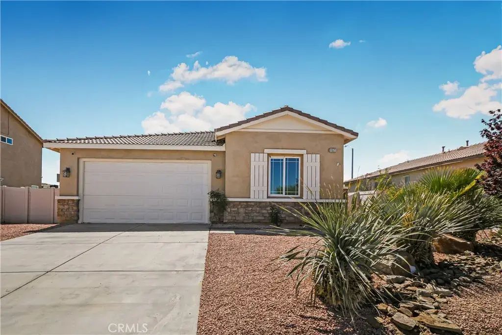 11527 Crest, Adelanto
