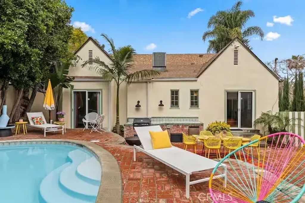 3364 Bennett, Los Angeles