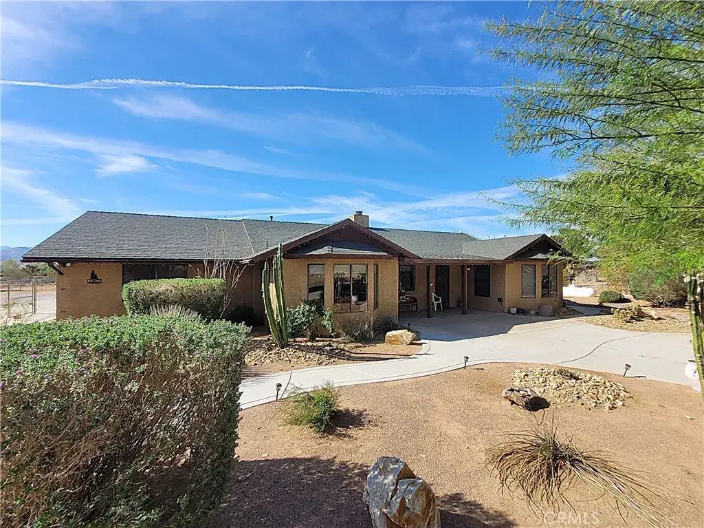 23677 Cahuilla, Apple Valley