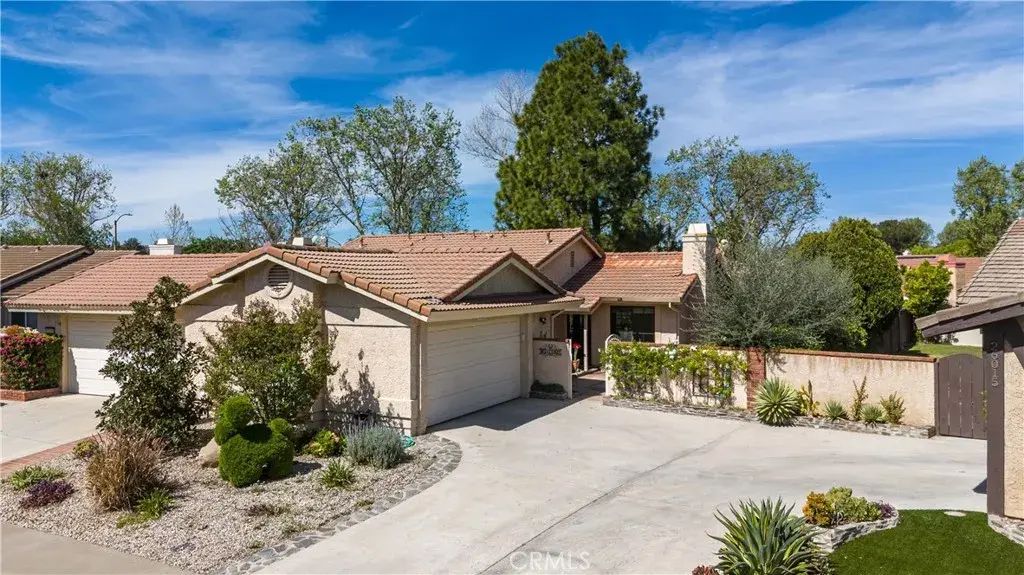26013 Palomita Drive, Valencia