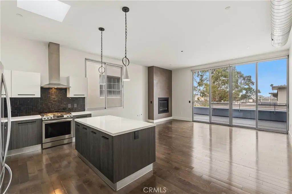 433 Pine 408, Long Beach