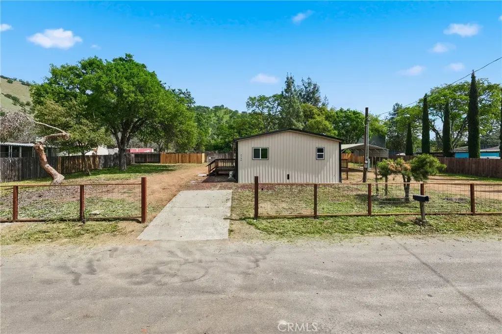 2796 8th Street, Clearlake