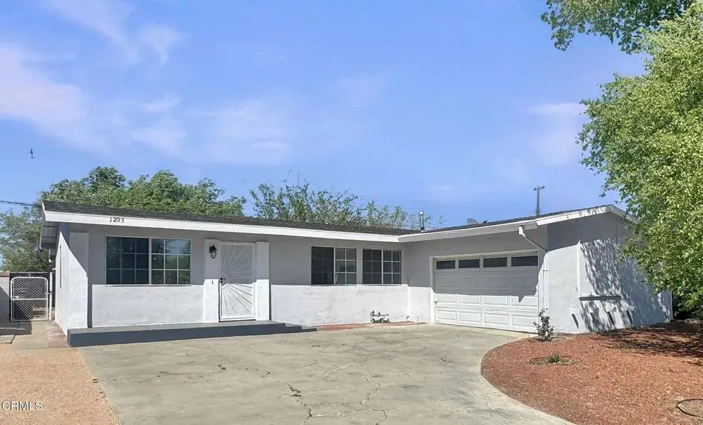 1203 W Avenue H8, Lancaster