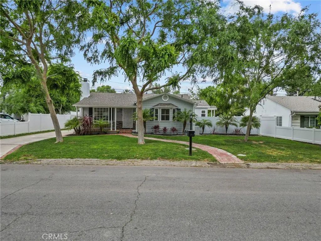 22907 Leonora, Woodland Hills