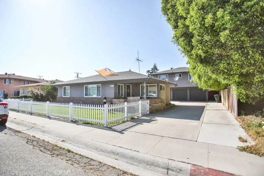 525 W Hampshire Avenue, Anaheim