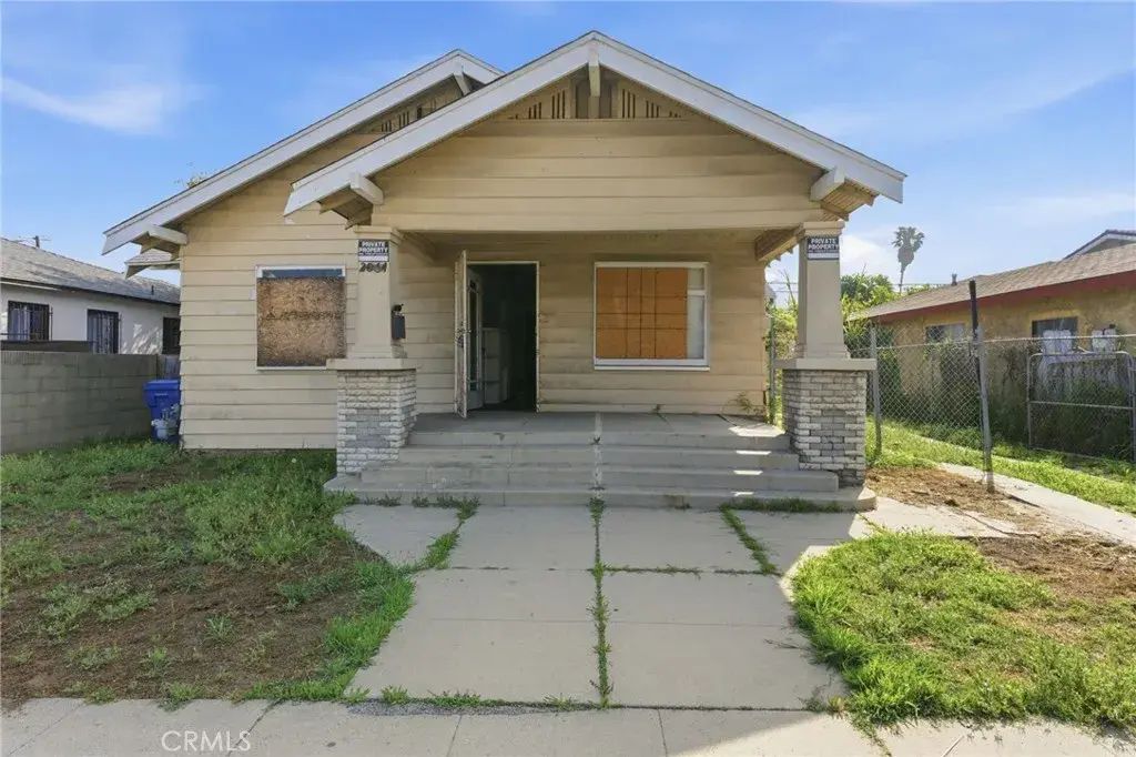 2064 Myrtle, Long Beach