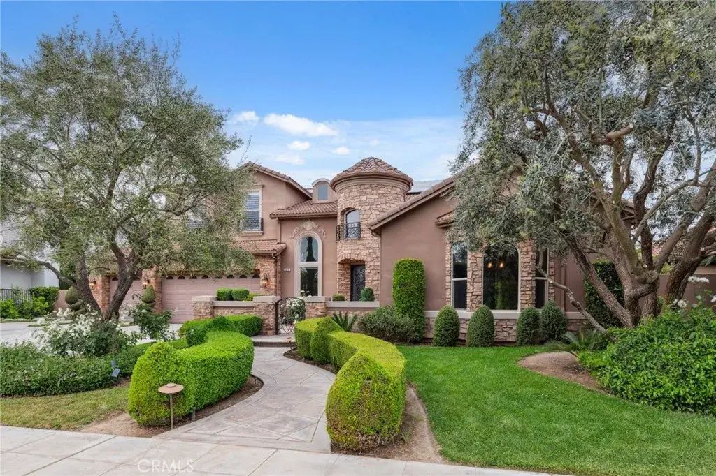 4918 W Bluff, Fresno