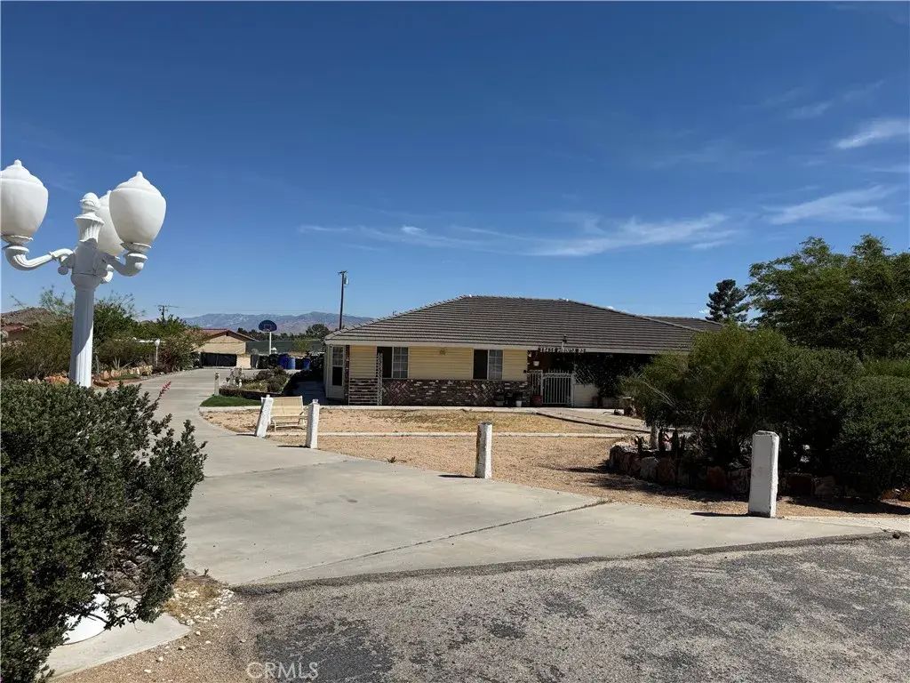 15435 Pirinda Road, Apple Valley