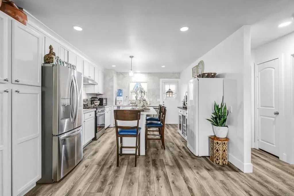 2012 E Mission Avenue 6, Escondido