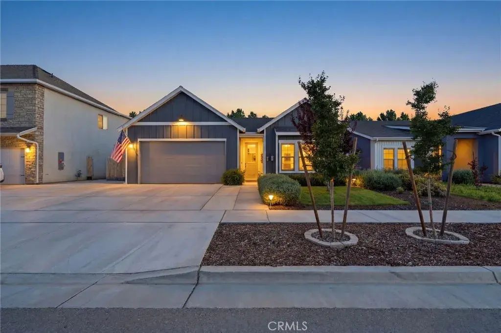 2587 W Heather, Hanford