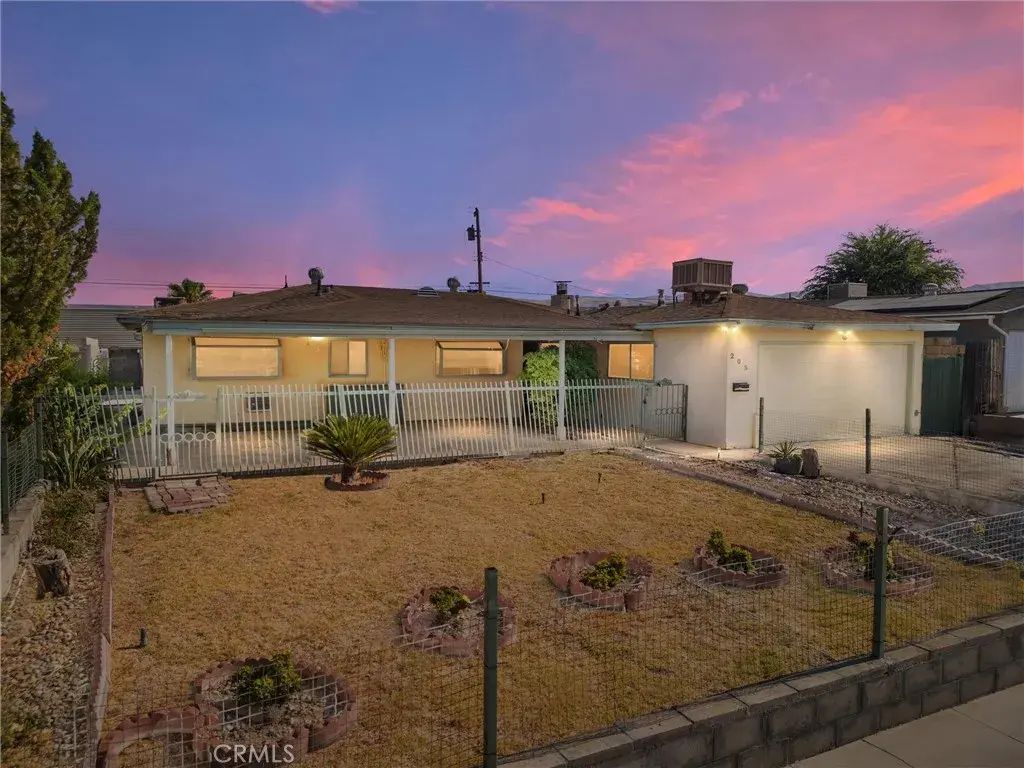 205 Suzanne Lane, Taft