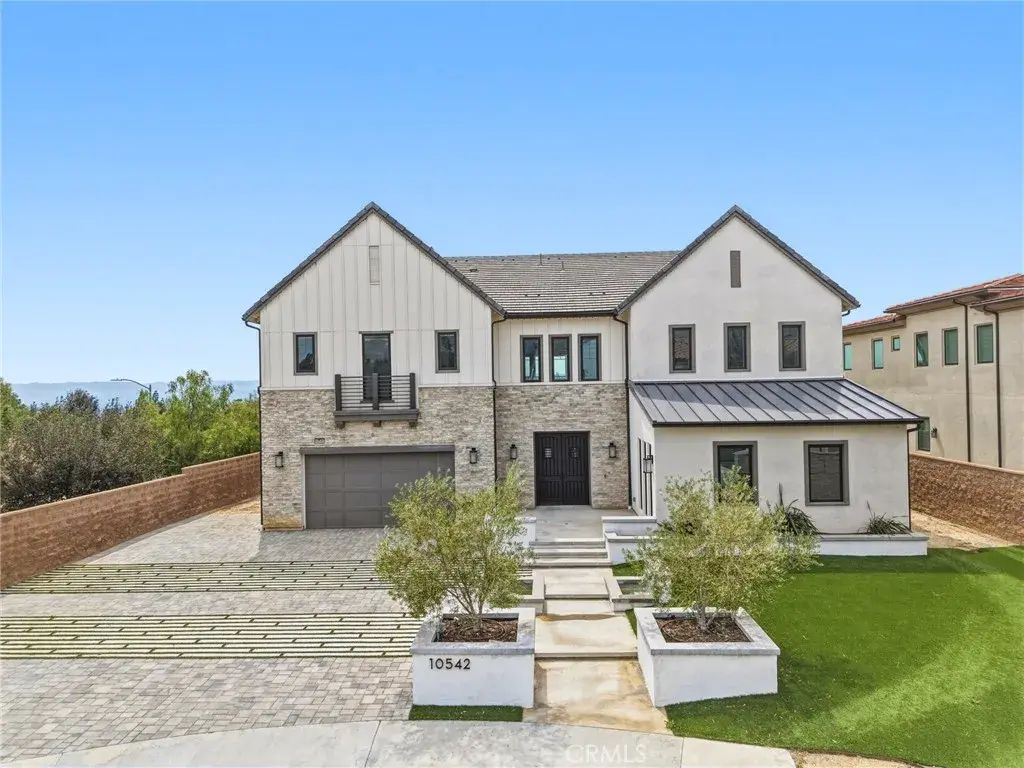 10542 Wood Briar Court, Chatsworth