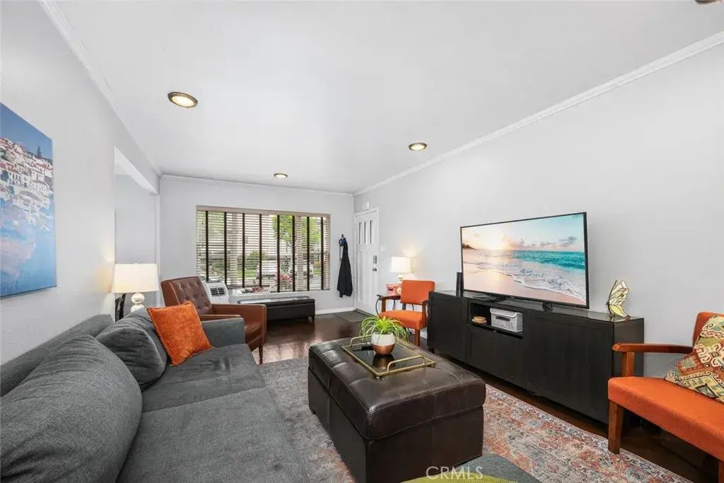 1334 E 1st 1, Long Beach