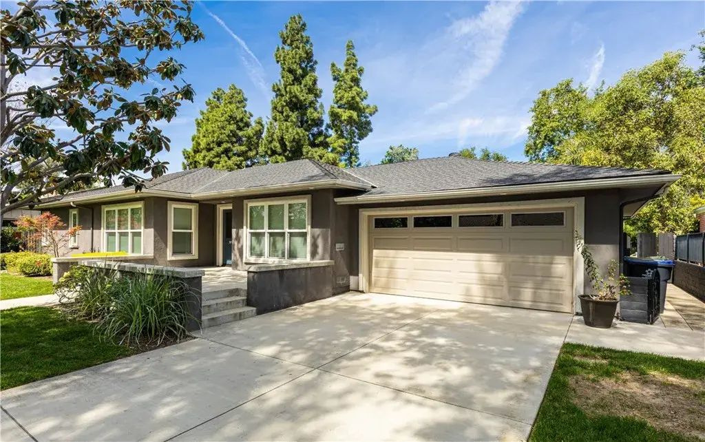 933 W Riviera Dr., Santa Ana