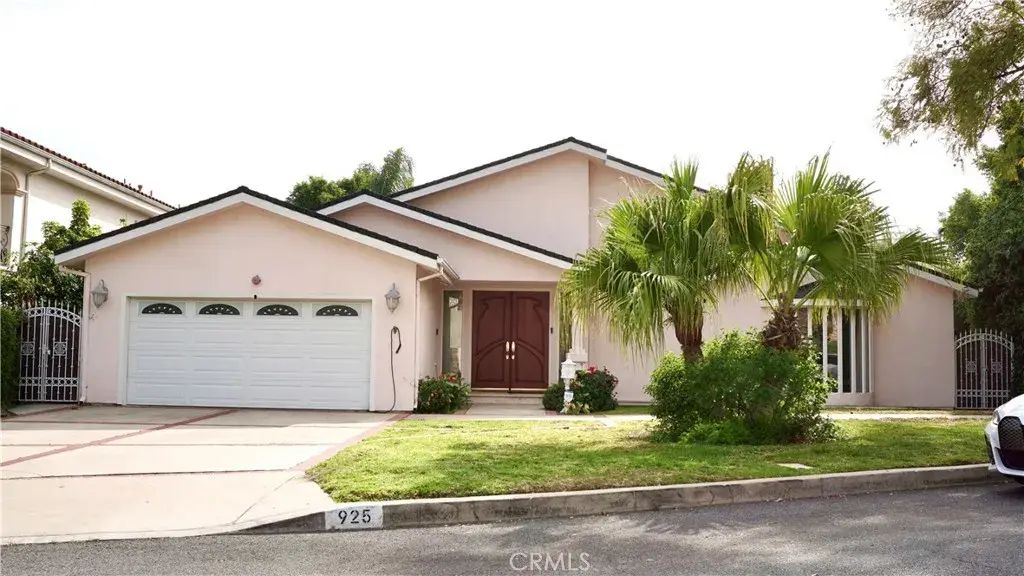 925 Sherlock Dr, Burbank