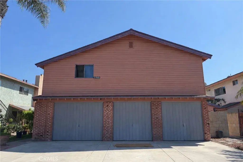 2301 S. Center Street, Santa Ana