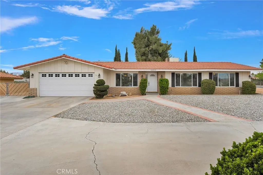 20115 Shoshonee, Apple Valley