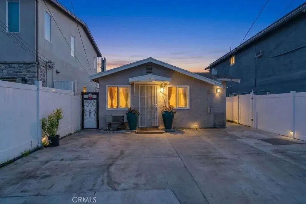 6854 Quinton Lane, Tujunga