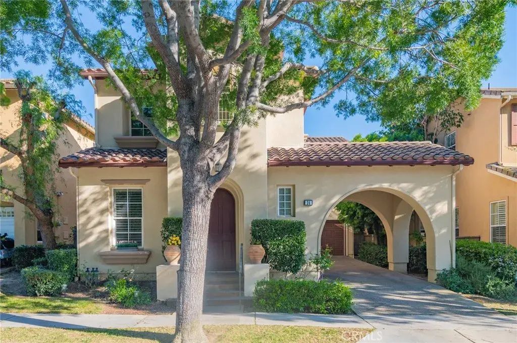 24 Sebastian, Irvine