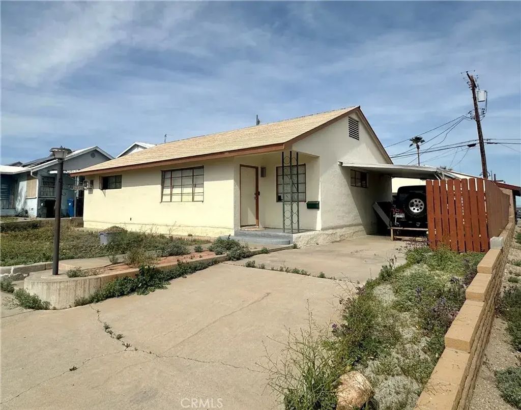 1602 Collins, Needles