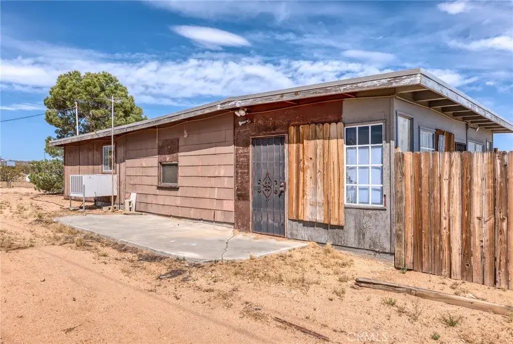 2121 Cambria, Landers