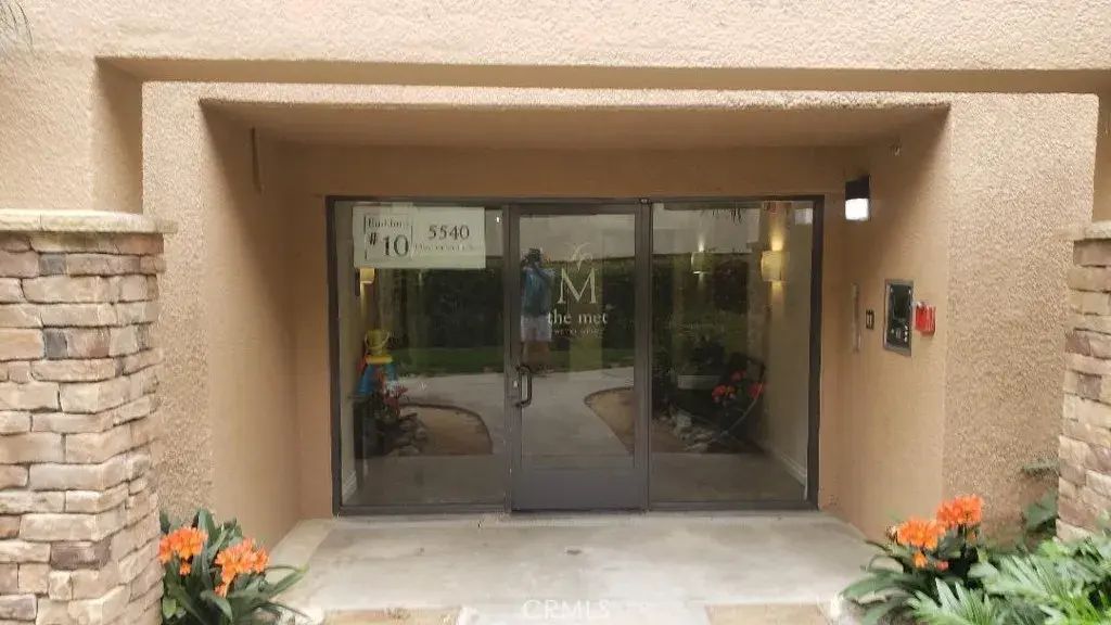 5540 Owensmouth Avenue 216, Woodland Hills