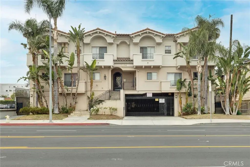 7124 Woodman 3, Van Nuys