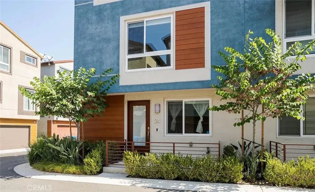 2581 Arvia 24, Los Angeles