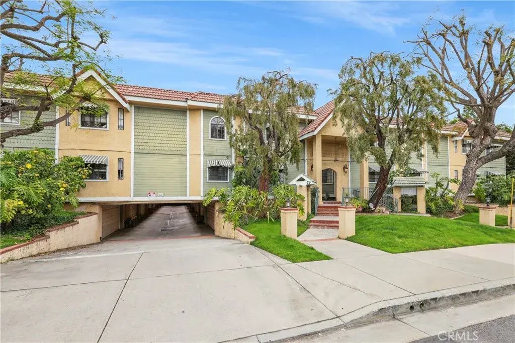 25 Palmetto Drive E, Alhambra
