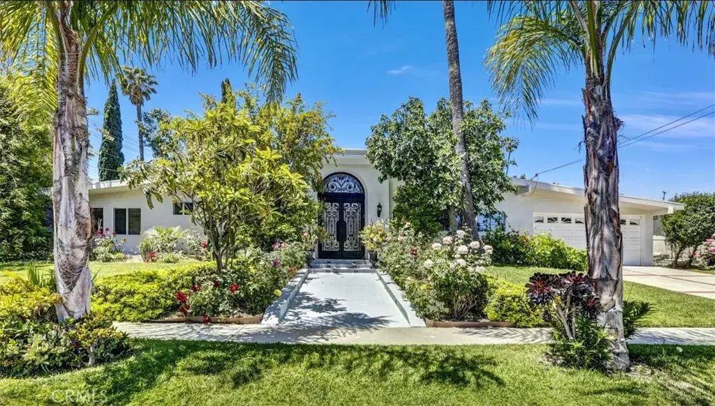 5115 Boda Place, Woodland Hills