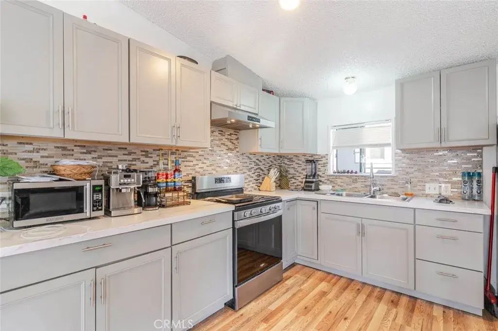 7560 Woodman 65, Van Nuys