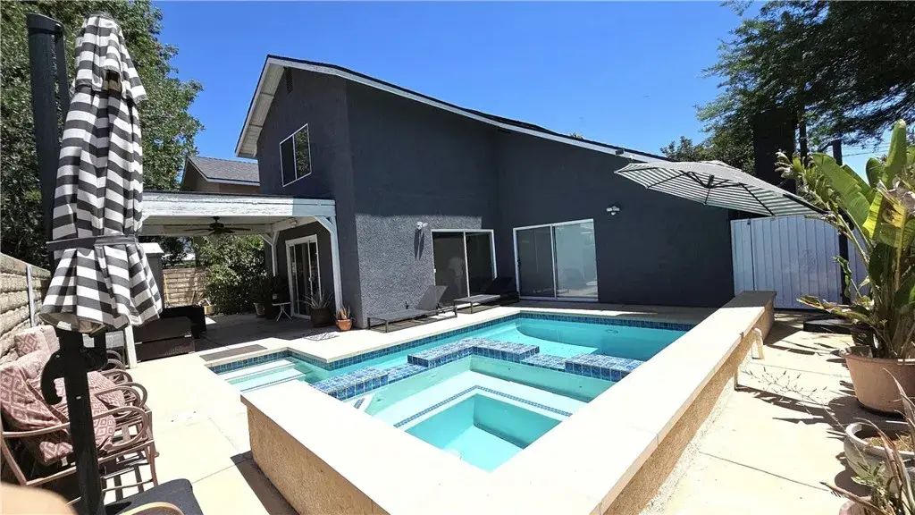 8467 Penfield, Winnetka