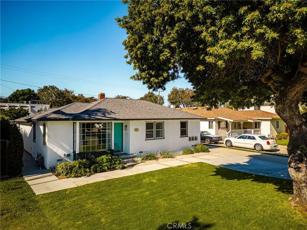 4851 Faculty, Long Beach