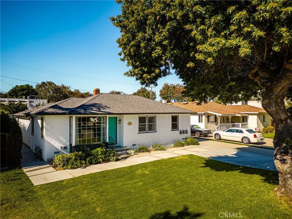 4851 Faculty, Long Beach