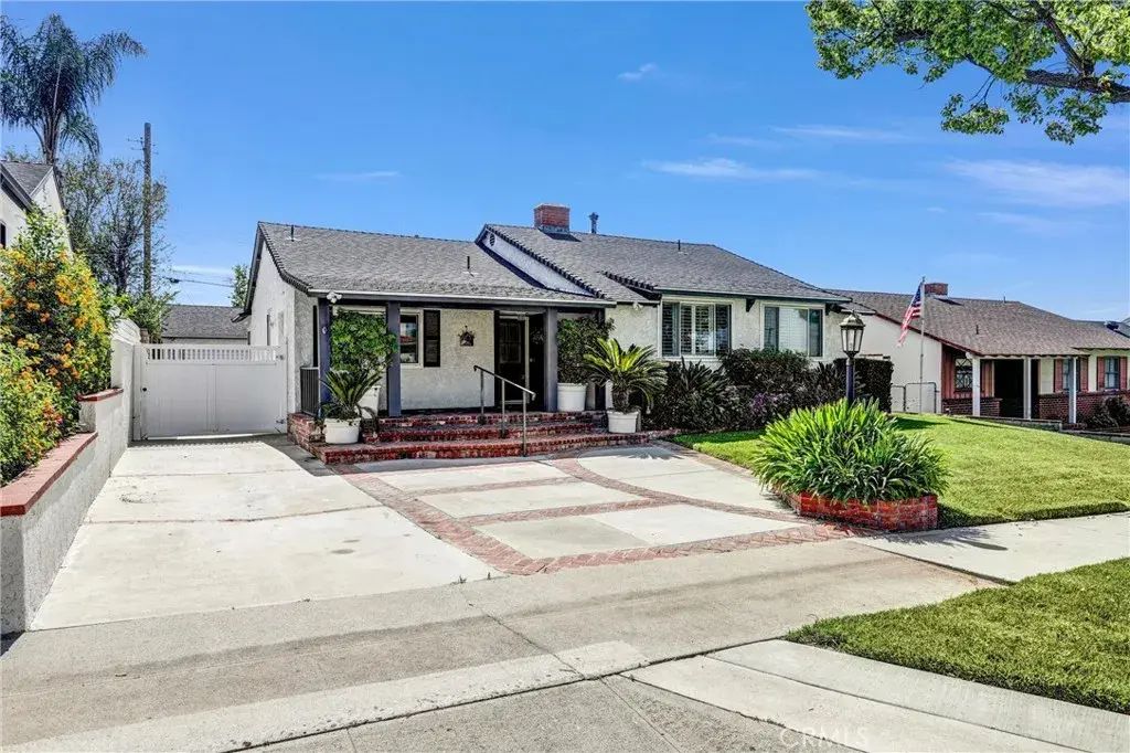 736 Uclan, Burbank