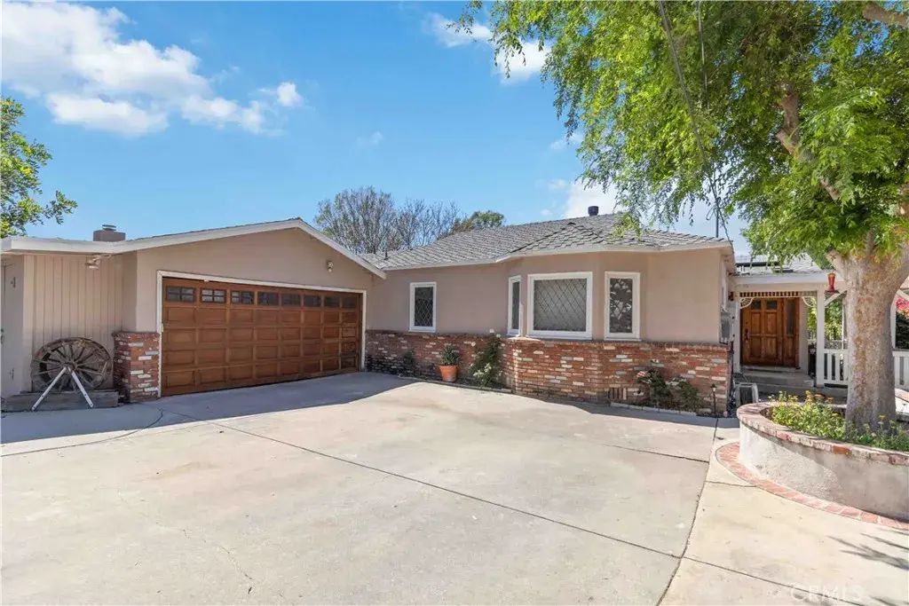 10457 Variel Avenue, Chatsworth