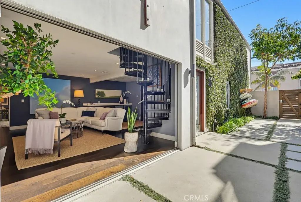 6713 E Ocean, Long Beach