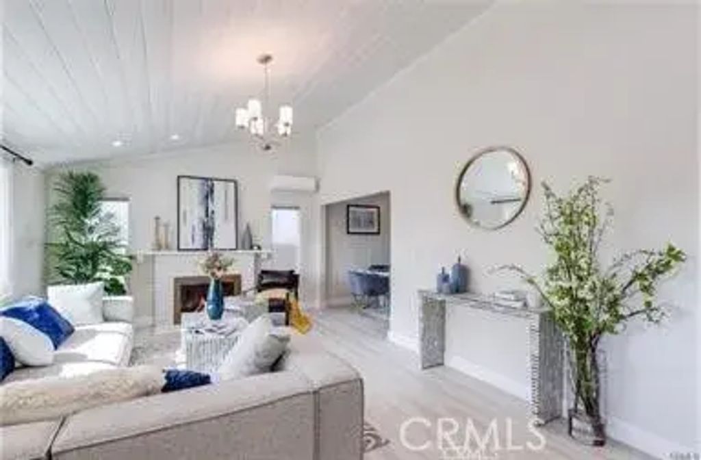 6171 Cleon, North Hollywood